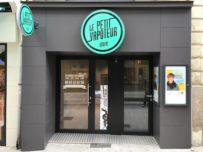 LE PETIT VAPOTEUR - ANGERS (49) - Photo de la boutique
