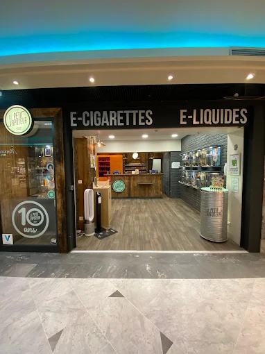 LE PETIT VAPOTEUR - TOURS (37) - Photo de la boutique