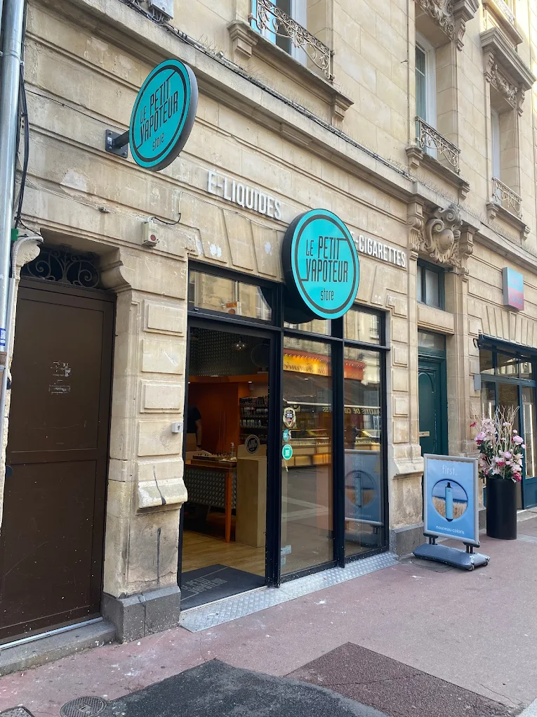 LE PETIT VAPOTEUR - CAEN-BRAS (14) - Photo de la boutique