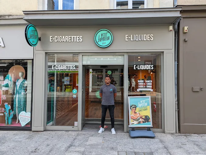 LE PETIT VAPOTEUR - LAVAL (53) - Photo de la boutique
