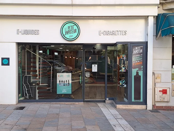 LE PETIT VAPOTEUR - TOULON (83) - Photo de la boutique