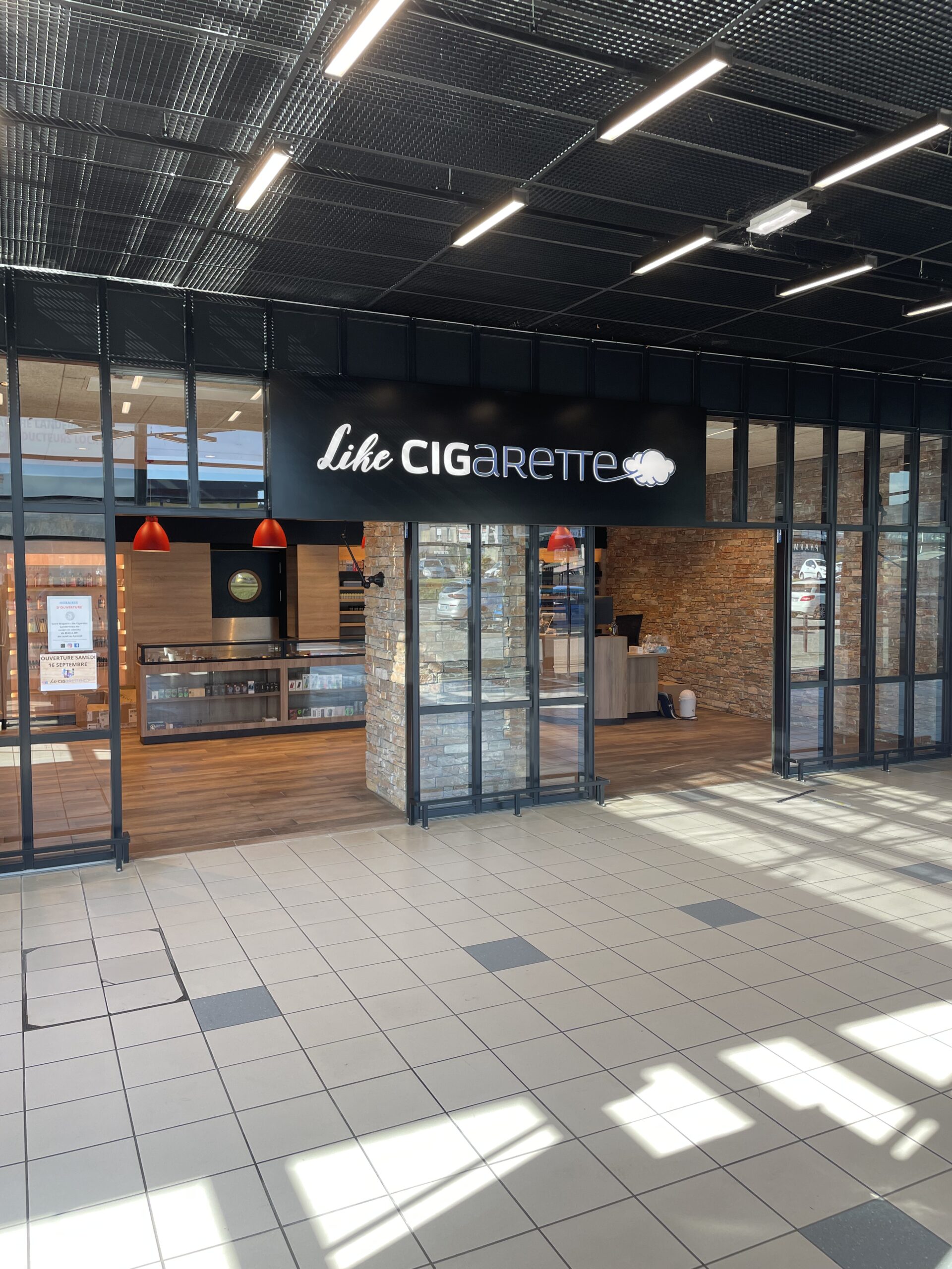 LIKE CIGARETTE - LANDERNEAU (29) - Photo de la boutique