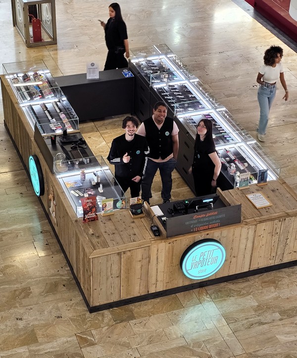 LE PETIT VAPOTEUR - SAINT-ÉTIENNE-AUCHAN (42) - Photo de la boutique