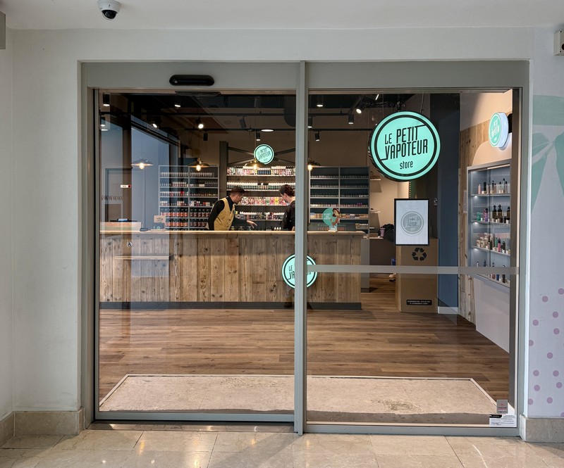 LE PETIT VAPOTEUR - SAINT GENIS LAVAL (69) - Photo de la boutique
